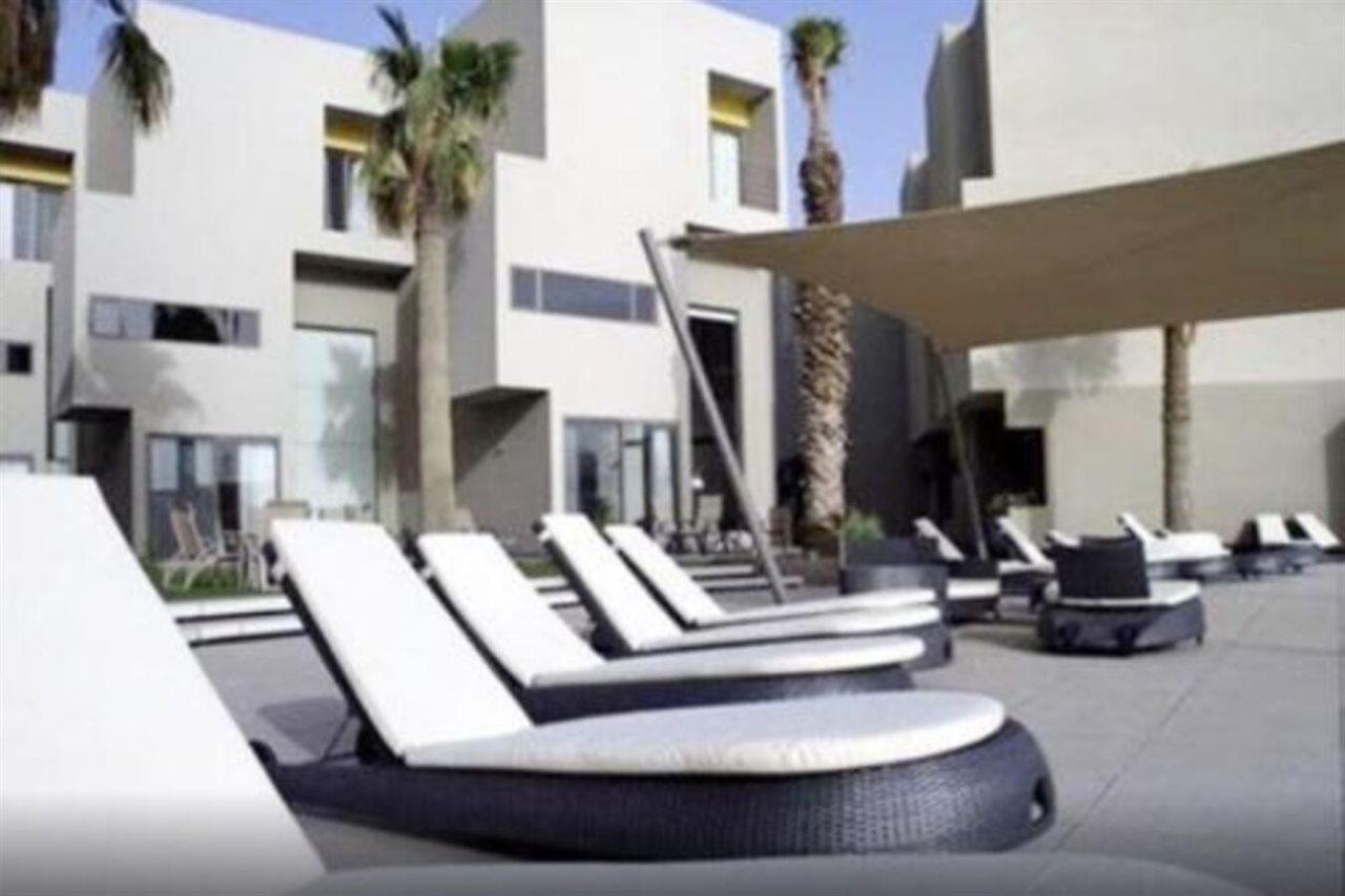 Sea Loft Villas Manama Exteriör bild
