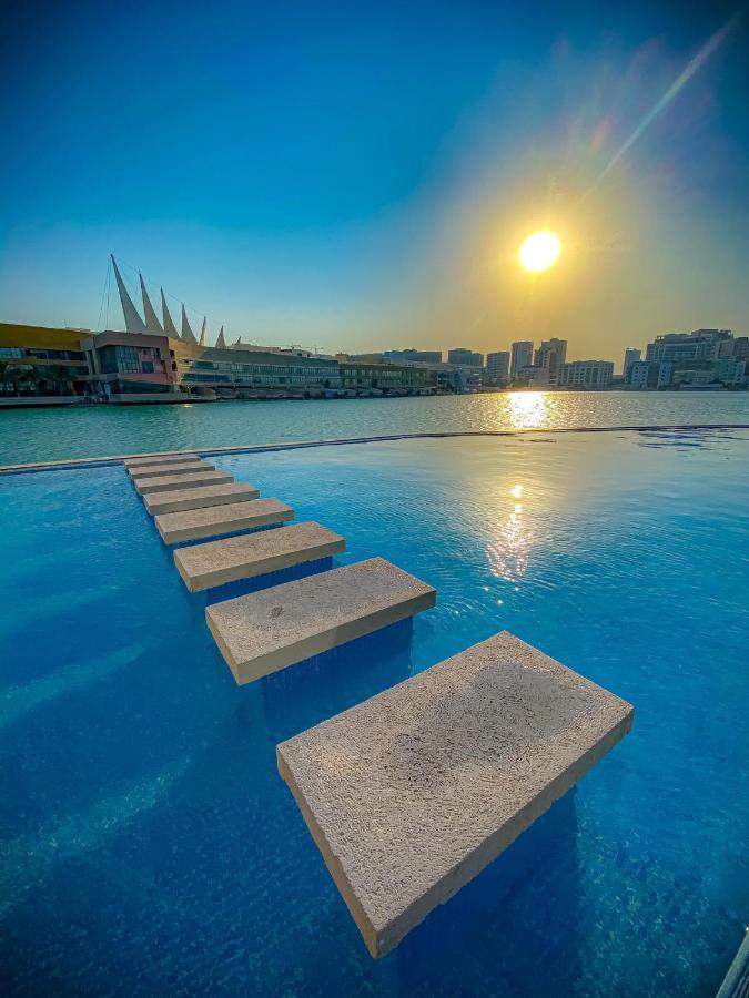 Sea Loft Villas Manama Exteriör bild