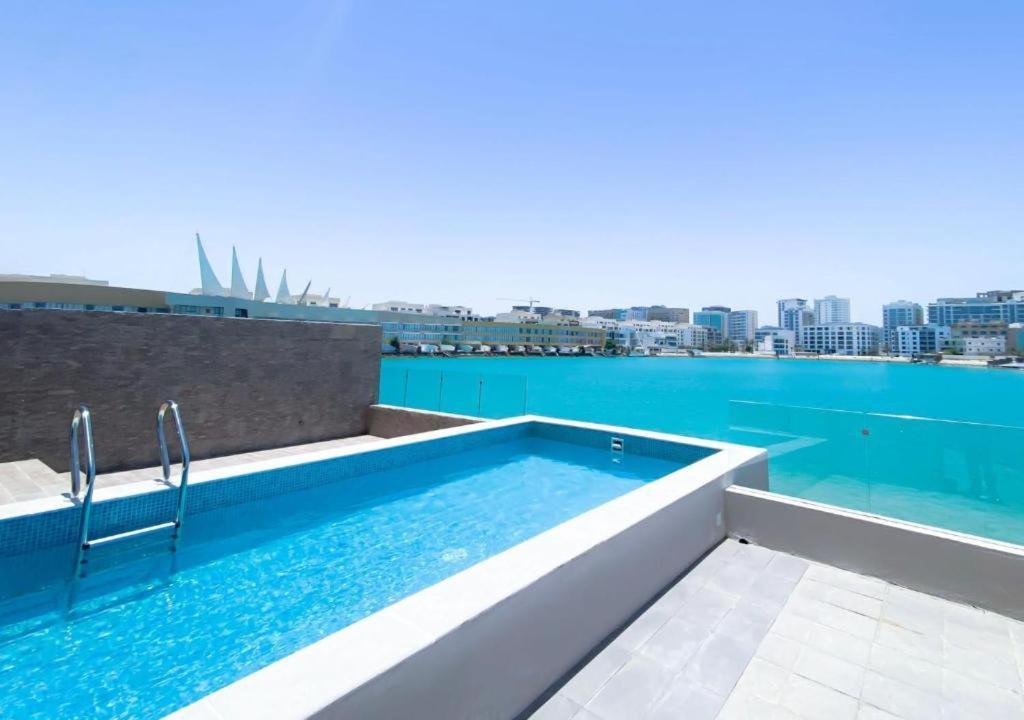 Sea Loft Villas Manama Exteriör bild